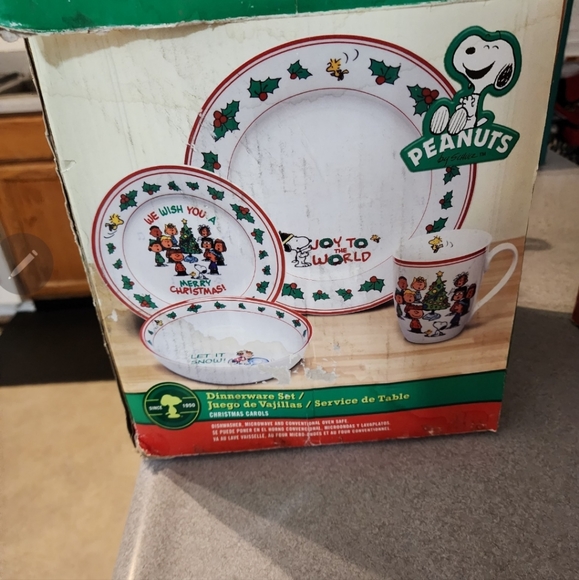 Gibson peanut Christmas dishes - Picture 3 of 4